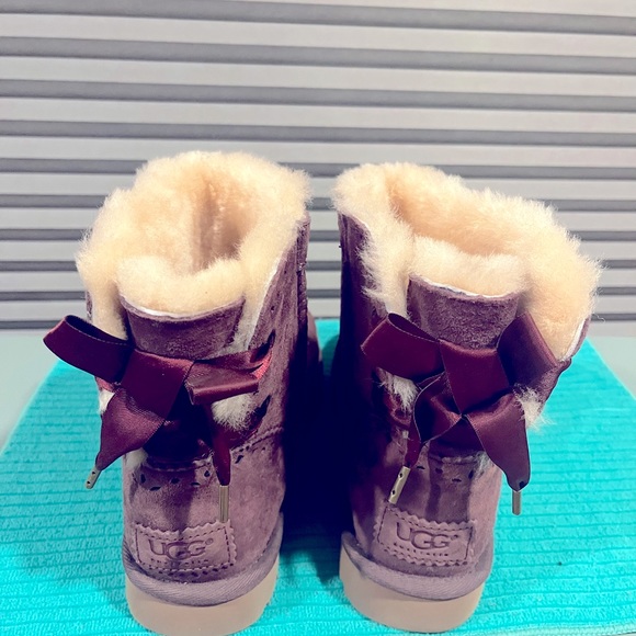 Purple suede Uggs size 6 - Picture 3 of 4